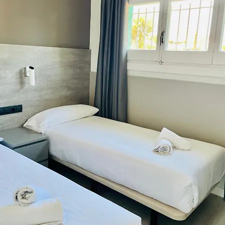 Homestay Hotel Sitges Rooms *