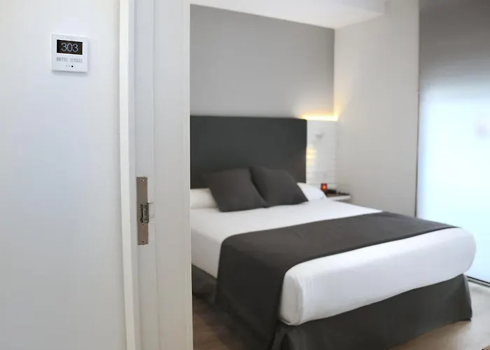 Hotel Sitges Rooms בית אירוח סיטגס