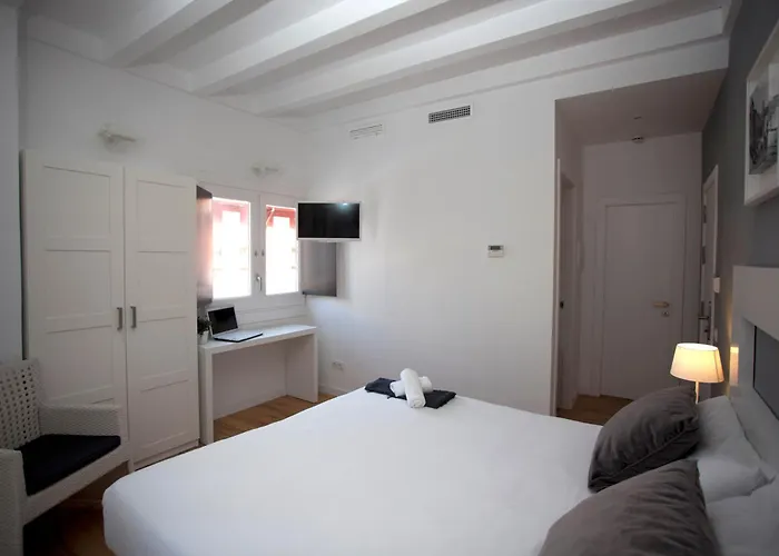Hotel Sitges Rooms בית אירוח *