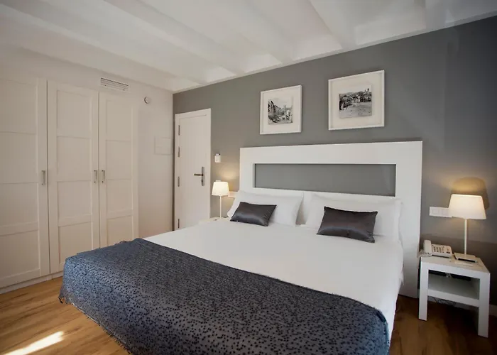 בית אירוח Hotel Sitges Rooms סיטגס